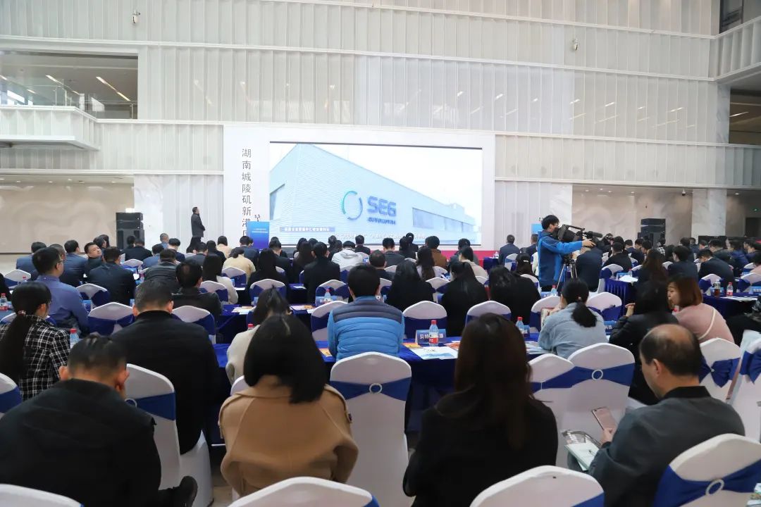 3月2日,由省商务厅(省自贸办)、人民银行长沙中心支行(国家外汇管理局湖南省分局)主办,省市各金融机构协办的“金融机构进自贸”活动,走进岳阳自贸片区。省自贸办专职副主任廖光辉,市人民政府副市长、党组成员魏淑萍出席并讲话。 3月2日,由省商务厅(省自贸办)、人民银行长沙中心支行(国家外汇管理局湖南省分局)主办,省市各金融机构协办的“金融机构进自贸”活动,走进岳阳自贸片区。省自贸办专职副主任廖光辉,市人民政府副市长、党组成员魏淑萍出席并讲话。