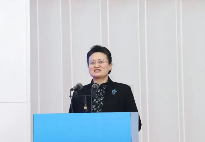 3月2日,由省商务厅(省自贸办)、人民银行长沙中心支行(国家外汇管理局湖南省分局)主办,省市各金融机构协办的“金融机构进自贸”活动,走进岳阳自贸片区。省自贸办专职副主任廖光辉,市人民政府副市长、党组成员魏淑萍出席并讲话。 3月2日,由省商务厅(省自贸办)、人民银行长沙中心支行(国家外汇管理局湖南省分局)主办,省市各金融机构协办的“金融机构进自贸”活动,走进岳阳自贸片区。省自贸办专职副主任廖光辉,市人民政府副市长、党组成员魏淑萍出席并讲话。